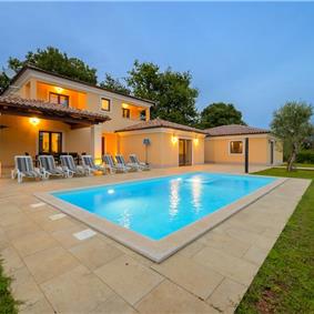4 bedroom villa bedroom with pool, Svetvinčenat, Istria, sleeps 8